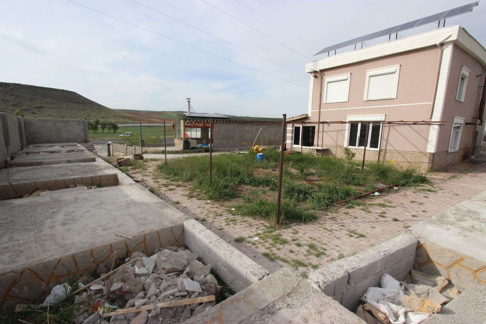 SİVAS YOLUNA CEPHE 415 M² SATILIK DÜKKAN, DUBLEKS EV İLE ARSASI /950000TL