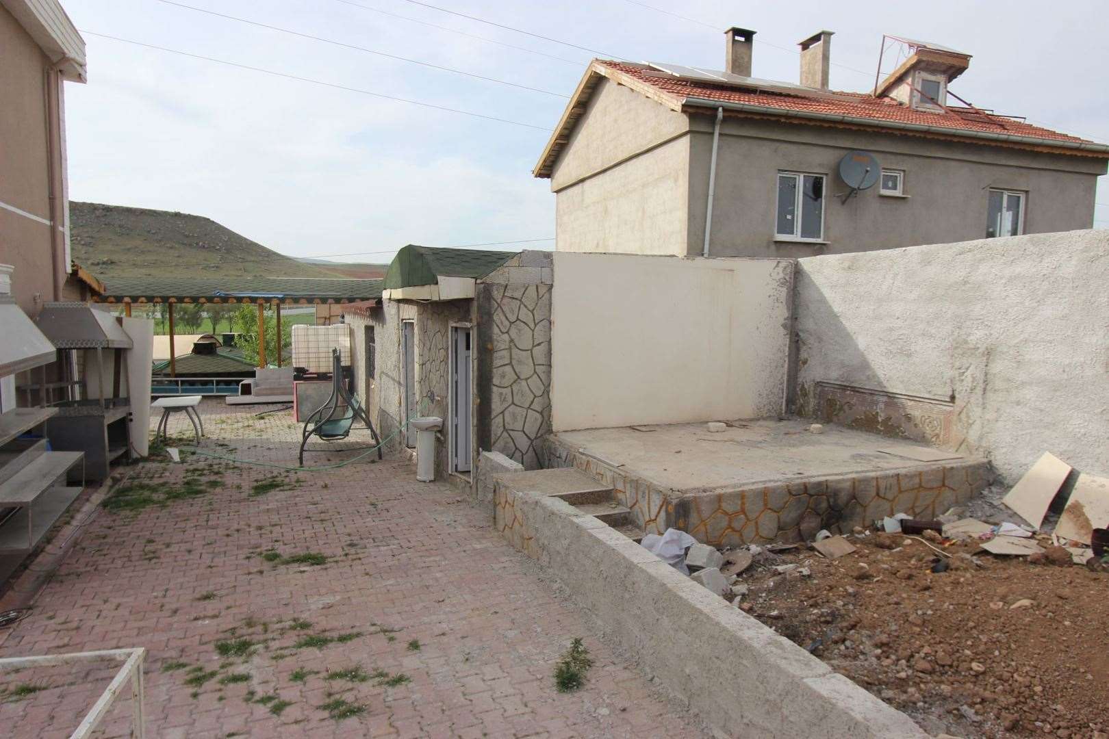 SİVAS YOLUNA CEPHE 415 M² SATILIK DÜKKAN, DUBLEKS EV İLE ARSASI /950000TL